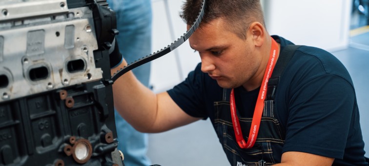 Magyar fiatalember nyerte a Young Car Mechanic nemzetközi döntőjét